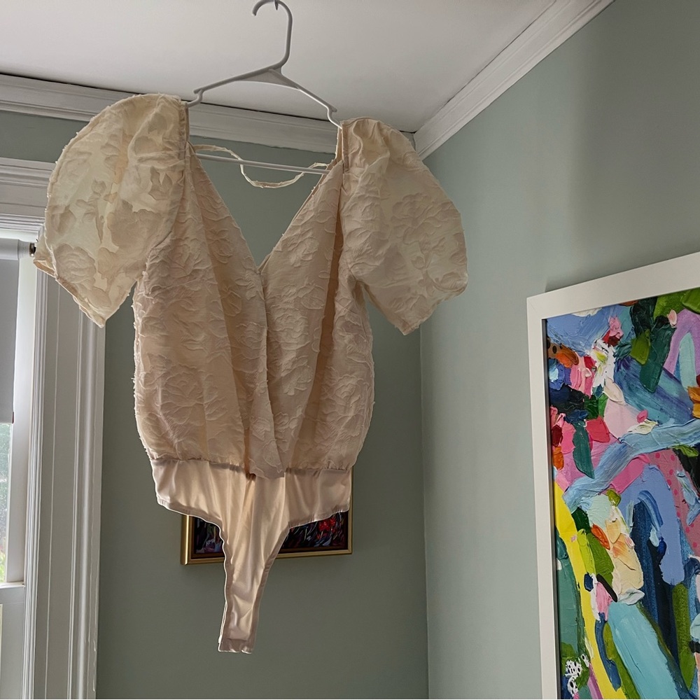 ASTR puff sleeved bodysuit